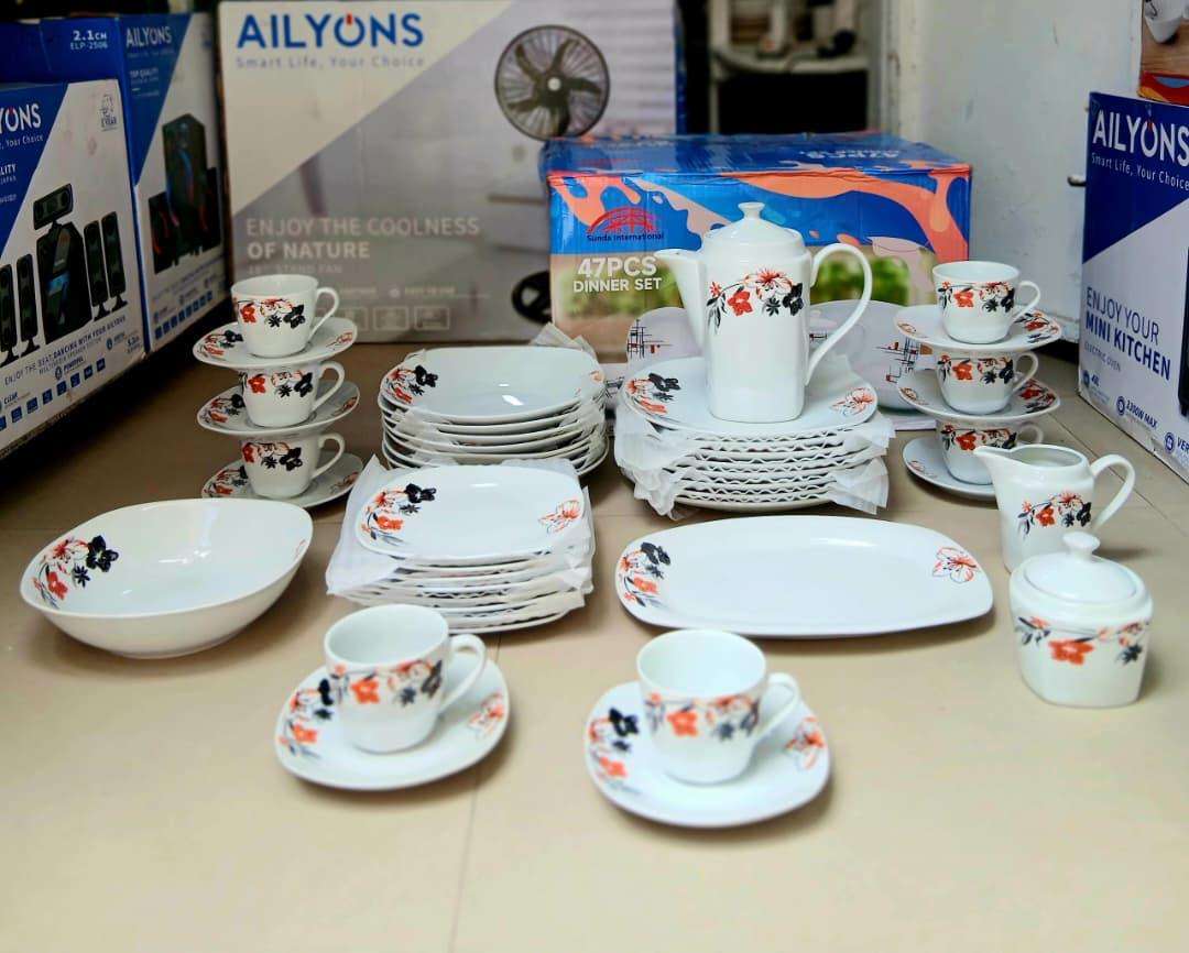 47-piece Ailyons dinner set