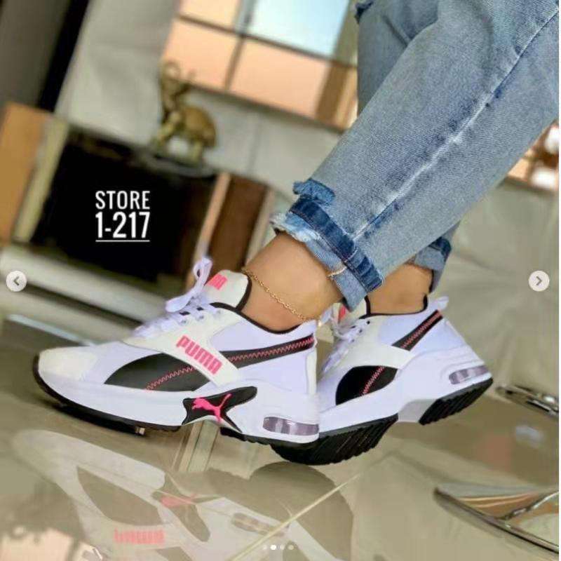 Female puma sneakers
